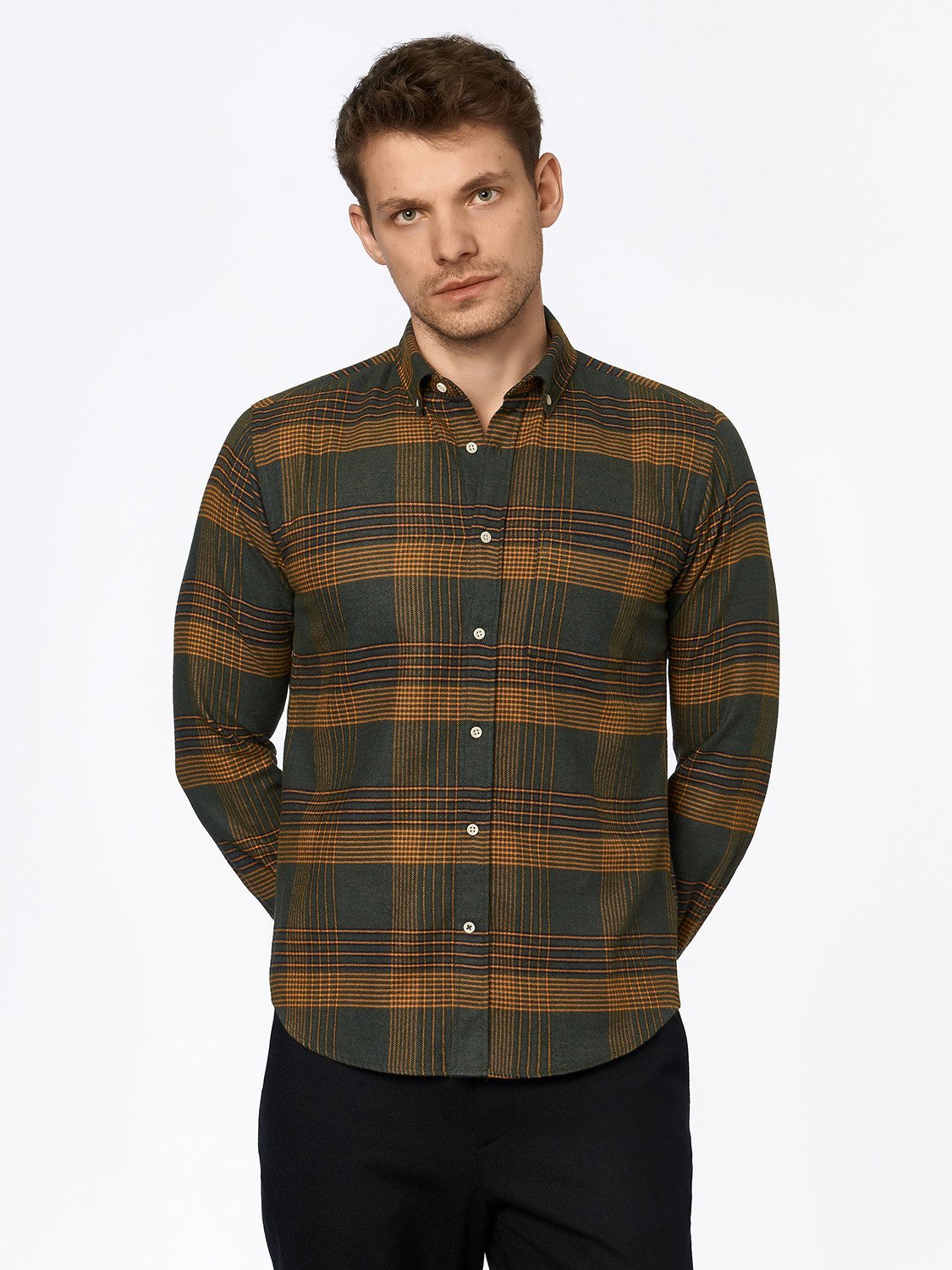 carpasus sustainable organic cotton flanell shirt ursido moss. Nachhaltiges Carpasus Flanell Hemd Ursido aus Bio Baumwolle in Moosgrün