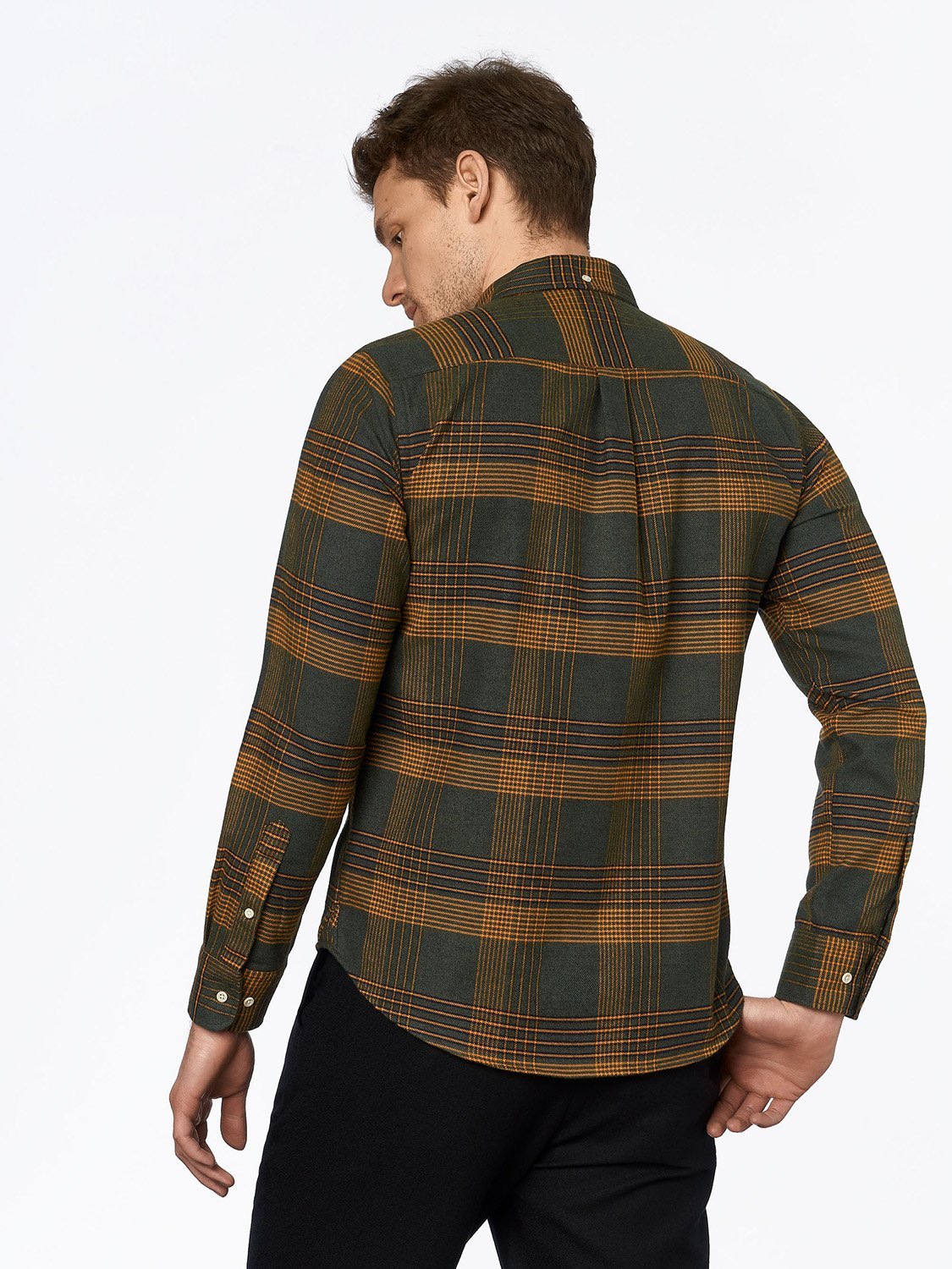 carpasus sustainable organic cotton flanell shirt ursido moss. Nachhaltiges Carpasus Flanell Hemd Ursido aus Bio Baumwolle in Moosgrün