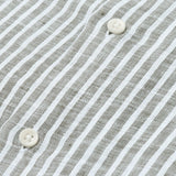 carpasus sustainable organic linen shirt stripes khaki white. Nachhaltiges Carpasus Hemd aus Bio Leinen mit Streifen Khaki Weiss