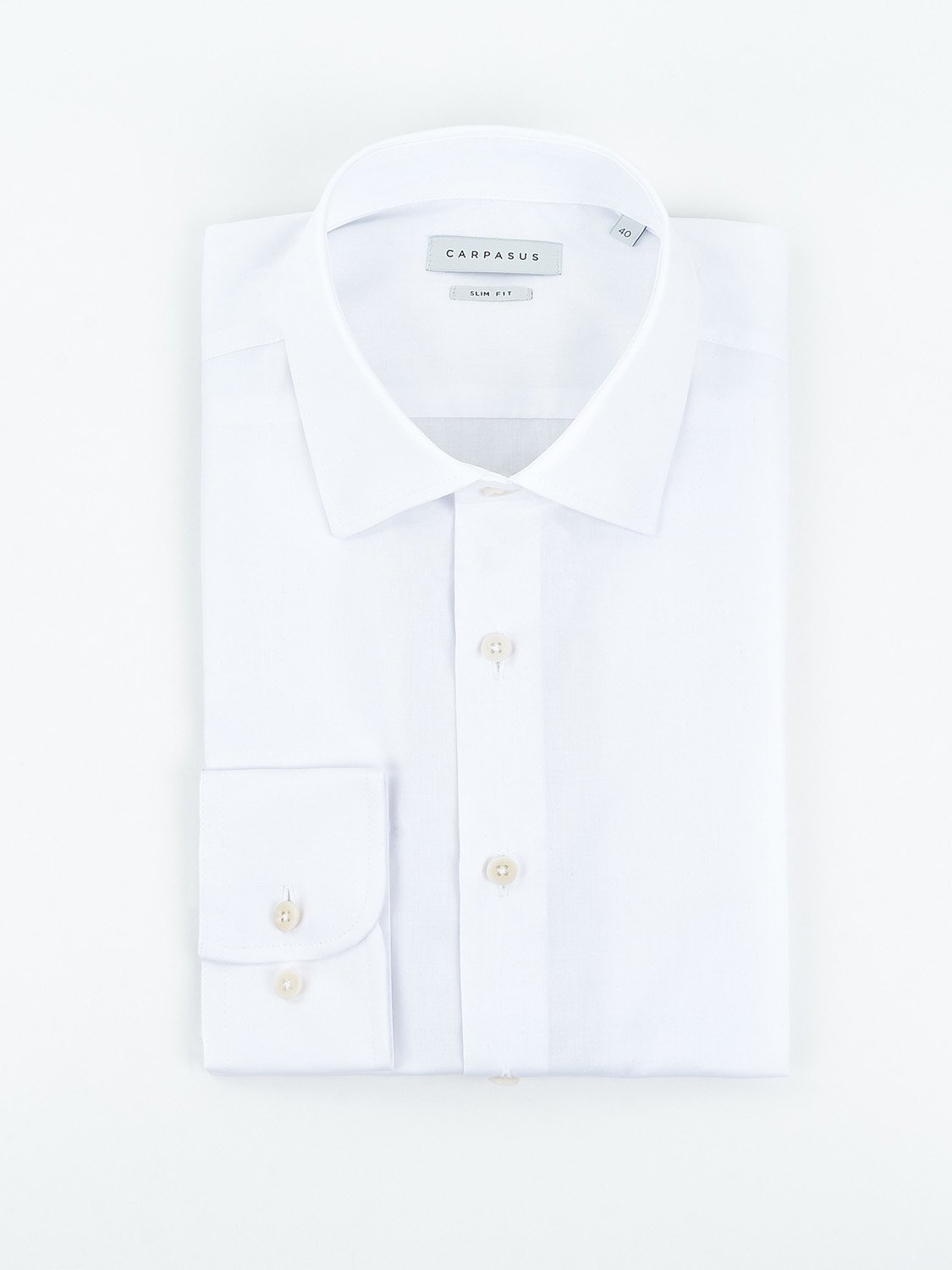 carpasus sustainable organic cotton tailor-made shirt white. Nachhaltiges Carpasus Masshemd aus Bio Baumwolle in Weiss