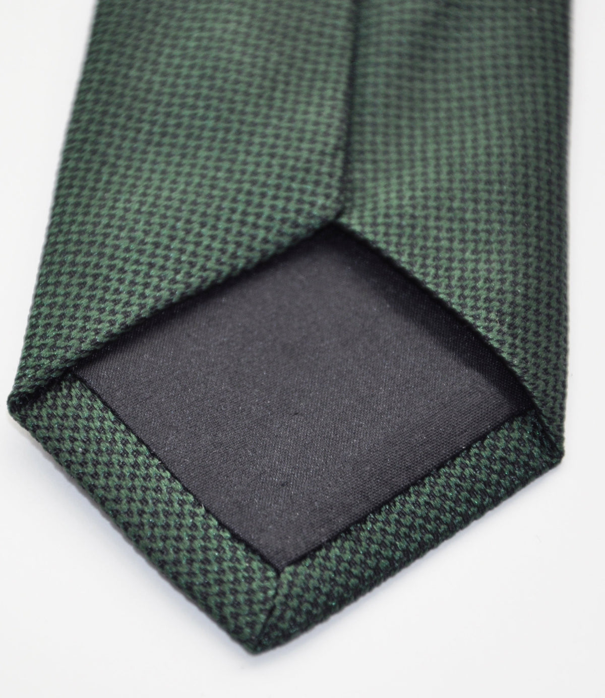 carpasus sustainable organic silk tie dark green. Carpasus nachhaltige Krawatte Bio Seide in Dunkelgrün