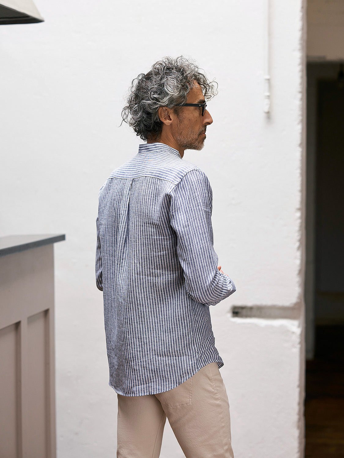 carpasus sustainable organic linen shirt lisbon stripes blue white. Nachhaltiges Carpasus Hemd Lisbon Streifen Blau Weiss aus Bio Leinen 