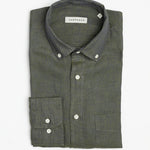 carpasus sustainable organic linen shirt single color moss. Nachhaltiges Carpasus Hemd aus Bio Leinen in Moss