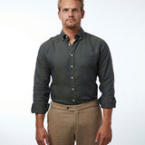 carpasus sustainable organic linen shirt single color moss. Nachhaltiges Carpasus Hemd aus Bio Leinen in Moss