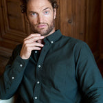 carpasus sustainable organic cotton oxford shirt dark green. Nachhaltiges Carpasus Oxford Hemd aus Bio Baumwolle in Dunkelgruen