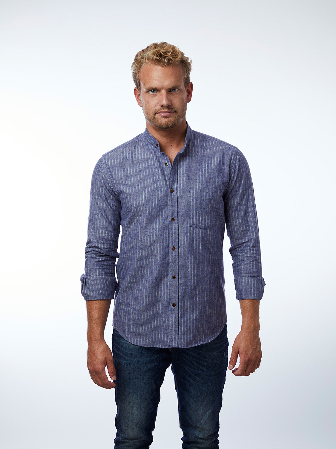 carpasus sustainable organic cotton and linen shirt scurido blue. Nachhaltiges Carpasus Hemd Scurido aus Bio Baumwolle und Leinen in Blau