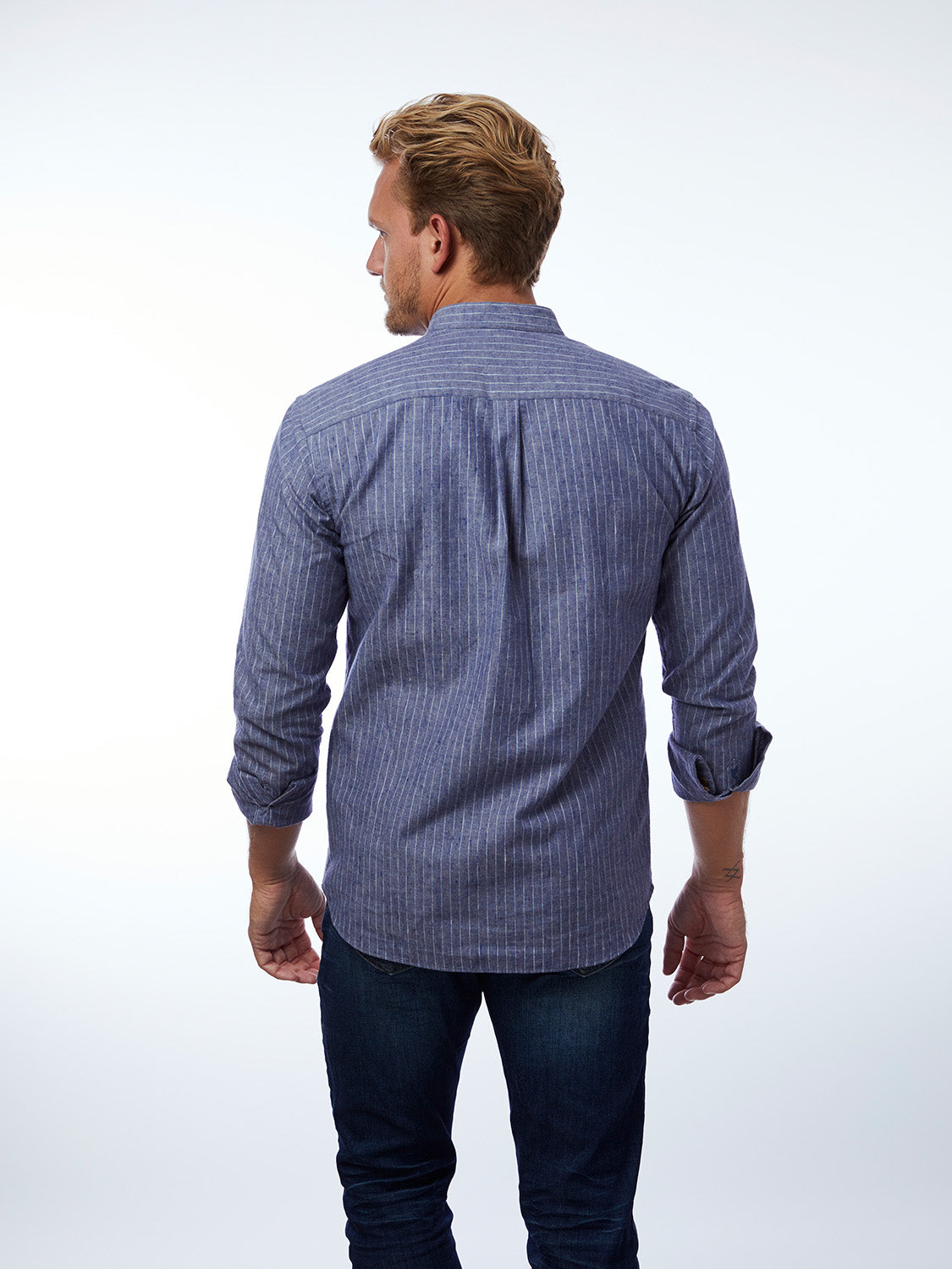 carpasus sustainable organic cotton and linen shirt scurido blue. Nachhaltiges Carpasus Hemd Scurido aus Bio Baumwolle und Leinen in Blau