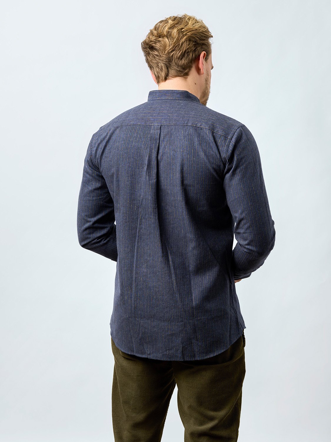 carpasus sustainable organic cotton and linen shirt scurido marine/ochre. Nachhaltiges Carpasus Hemd Scurido aus Bio Baumwolle und Leinen in Marine/Ocker