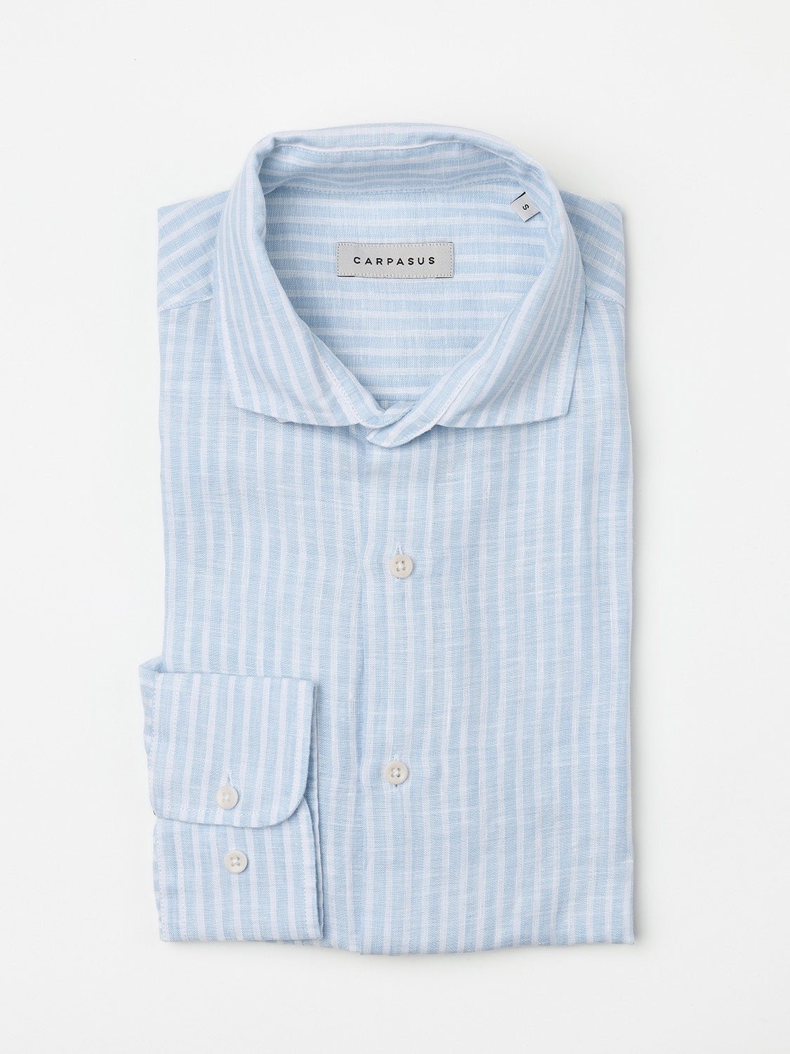 carpasus sustainable organic linen tailor-made shirt stripes light blue. Nachhaltiges Carpasus Masshemd aus Bio Leinen Streifen Hellblau.