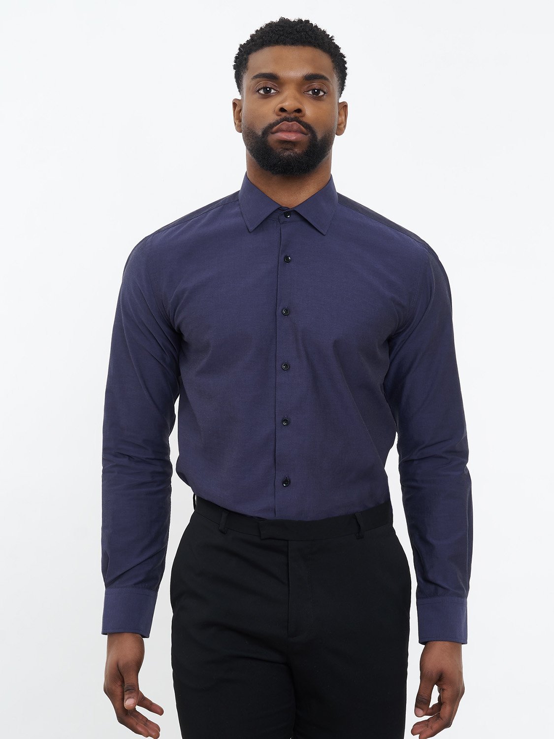 carpasus sustainable organic cotton tailor-made shirt darkblue. Nachhaltiges Carpasus Masshemd aus Bio Baumwolle in Dunkelblau