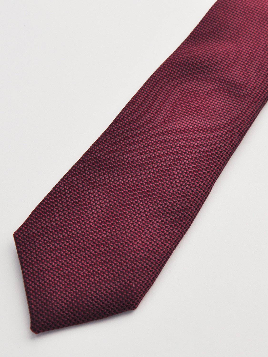 carpasus sustainable organic silk tie dark bordeaux. Carpasus nachhaltige Krawatte Bio Seide in Bordeaux