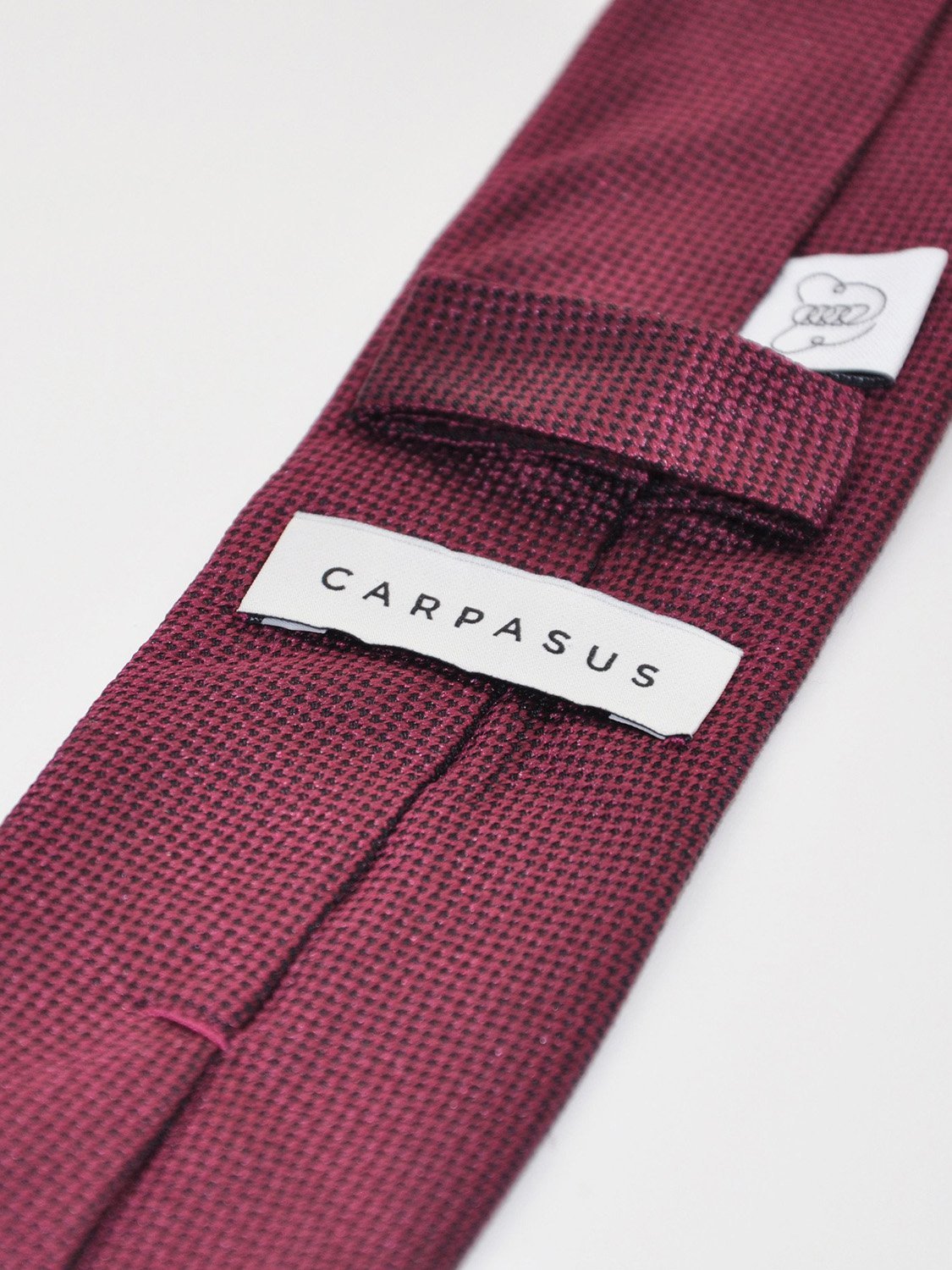 carpasus sustainable organic silk tie dark bordeaux. Carpasus nachhaltige Krawatte Bio Seide in Bordeaux