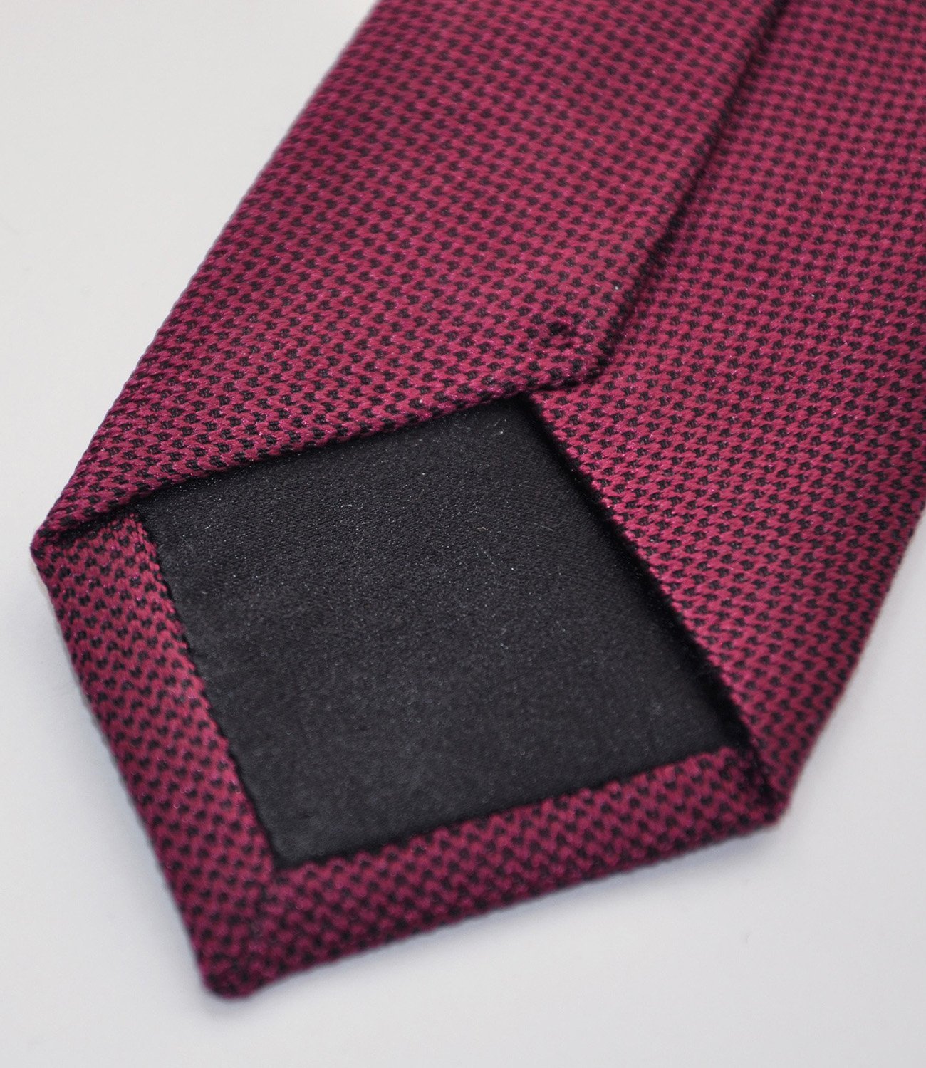 carpasus sustainable organic silk tie dark bordeaux. Carpasus nachhaltige Krawatte Bio Seide in Bordeaux