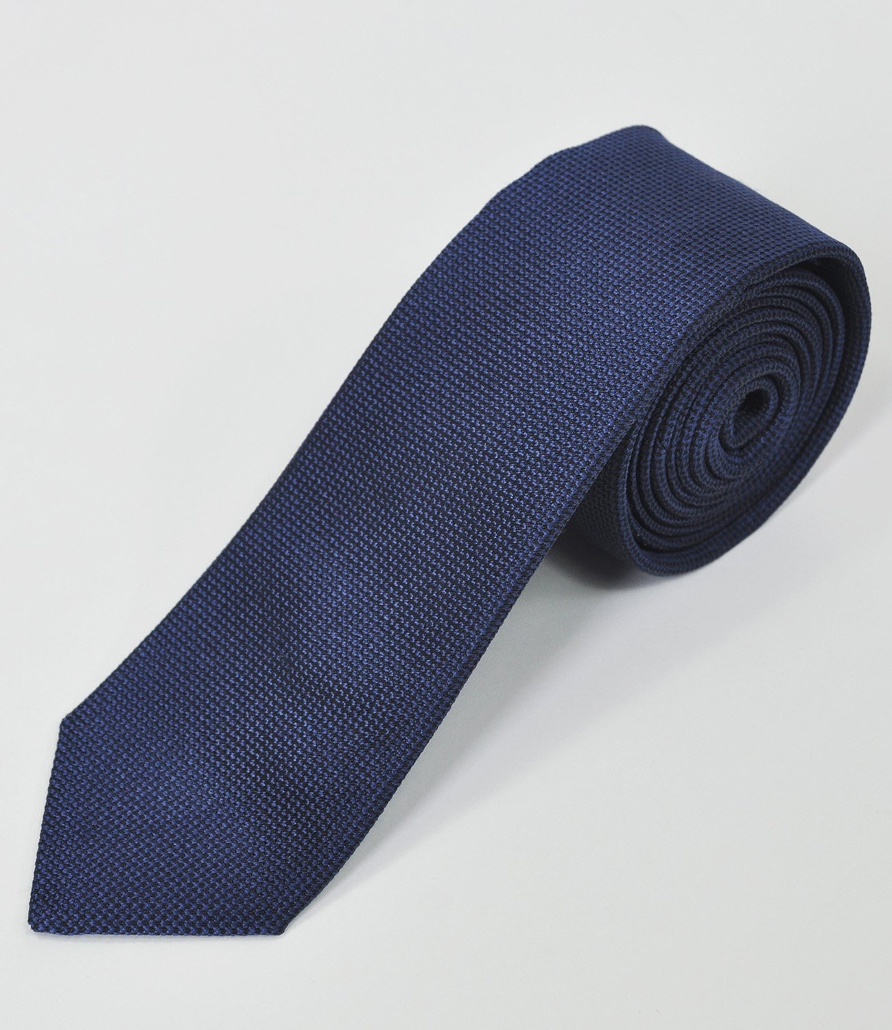 carpasus sustainable organic silk tie dark blue. Carpasus nachhaltige Krawatte Bio Seide in Dunkelblau